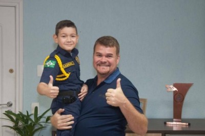 Prefeito de Paranaguá recebe visita do menino Gabriel, fã da Guarda Civil Municipal