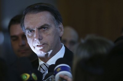 Bolsonaro diz que não escolhe assessor por cor ou orientação sexual