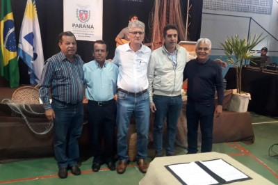Governo entrega material para pescadores de Pontal do Paraná