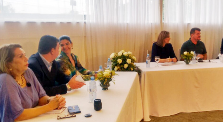 O Prefeito respondeu as perguntas dos convidados do programa Curto Circuito que foi apresentado pela jornalista Patrícia Vidal.