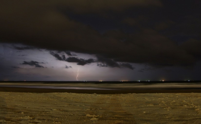 Quatro cidades do litoral lideram no ranking de incidência de raios em todo o Paraná. 