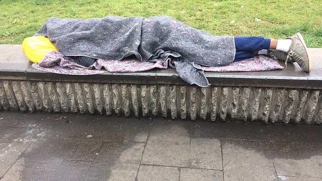 Locais em que moradores dormem foram molhados