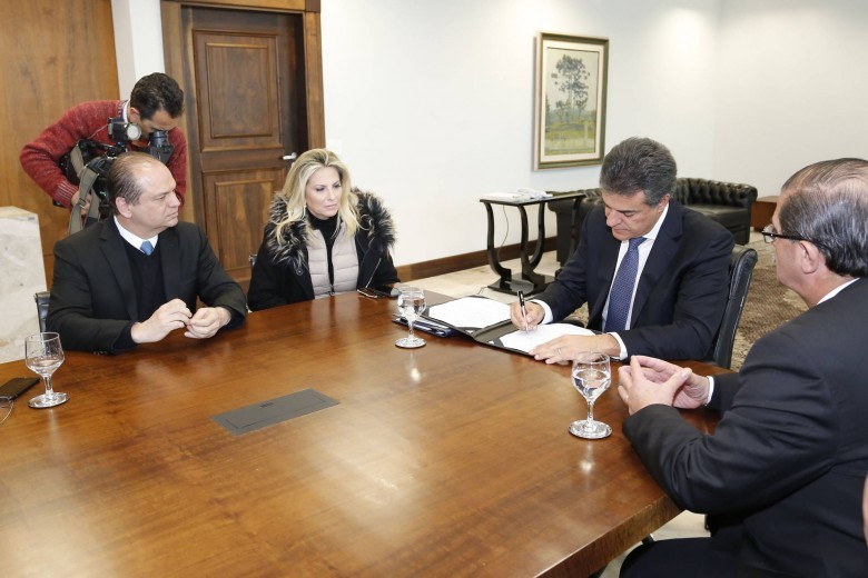 O medicamento é o Trastuzumabe, até agora importado. Inicialmente, o Tecpar fornecerá 100% da demanda do SUS.