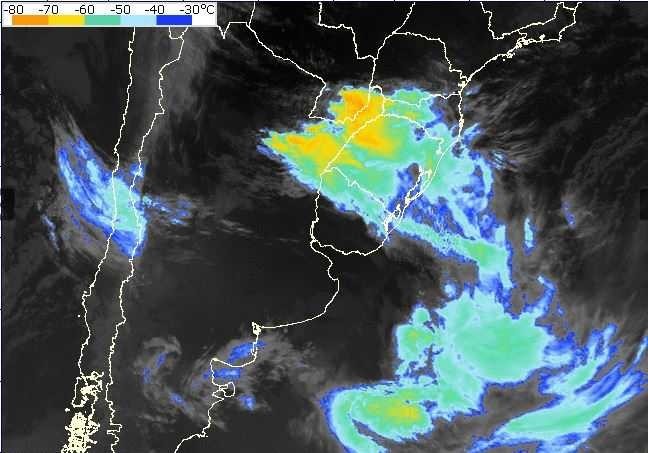 IMAGEM DE SATÉLITE MOSTRANDO AS NUVENS DE TEMPESTADES SE APROXIMANDO DO PARANÁ
