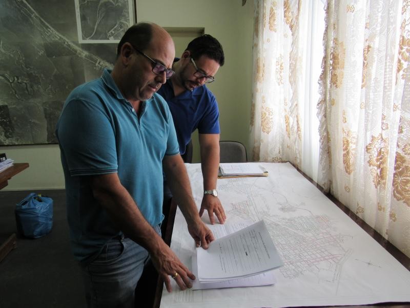 Vice-prefeito e secretário de Obras, Arnaldo Maranhão acompanha pedidos de reparos