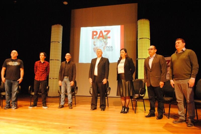 Vice-prefeito Arnaldo Maranhão e presidente da Câmara Municipal, Marquinhos Roque, participaram da solenidade. 