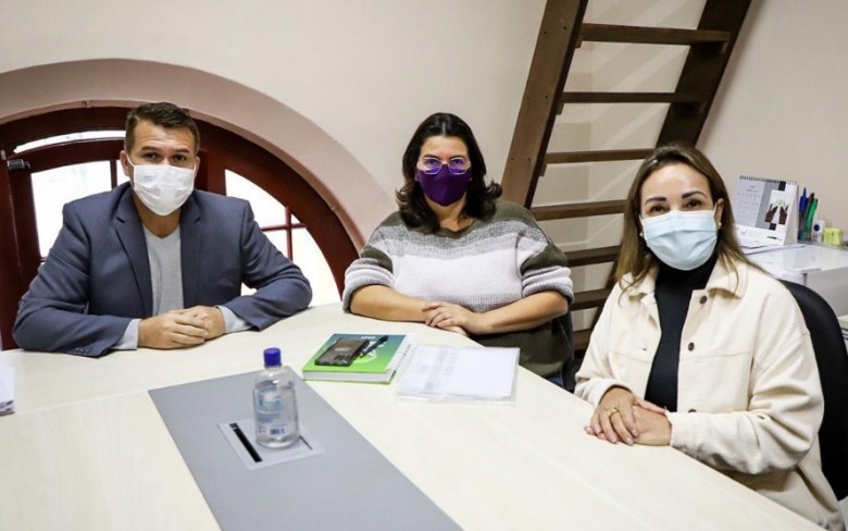 "Ficamos felizes com as duas notícias pela importância de cuidar da saúde bucal dos alunos da educação especial e também pelo retorno do Odontomóvel nas escolas", salienta a vereadora Vandecy Dutra.