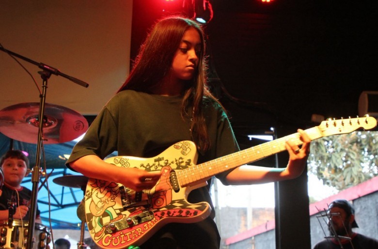 Formação musical que resgata raízes e transforma realidades