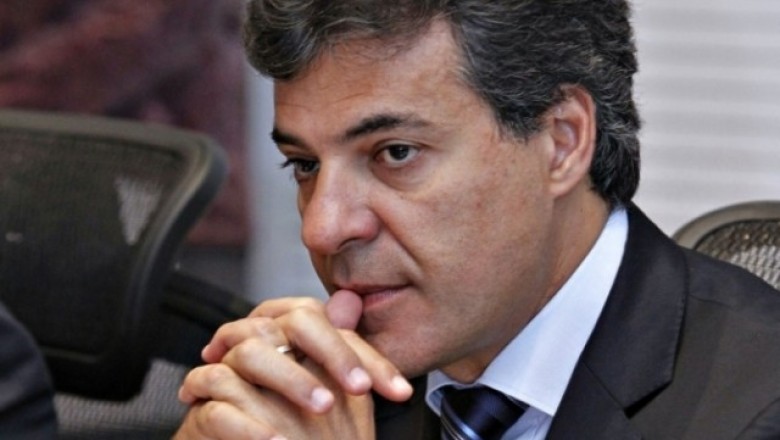 Justiça obriga Richa a demitir excesso de comissionados