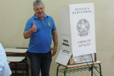 Candidato Ricardo na hora do voto