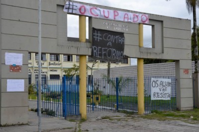 Contra reforma do ensino médio, dois colégios em Paranaguá são ocupados
