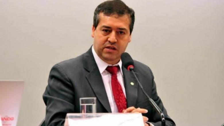Ministro do Trabalho diz que não tomará medidas sem ouvir trabalhadores