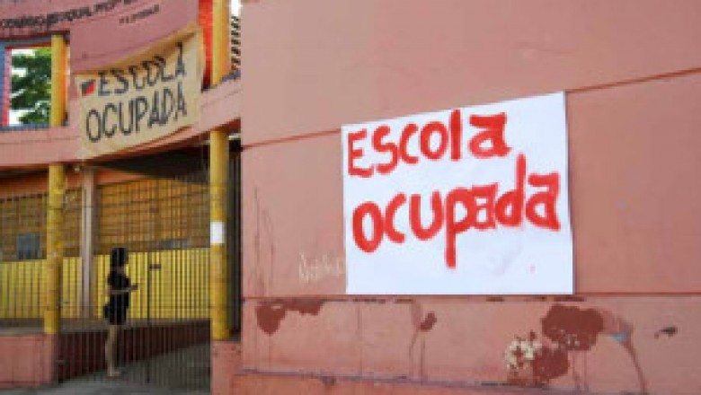 Paran&aacute; chega a cem escolas ocupadas; tr&ecirc;s em Paranagu&aacute;