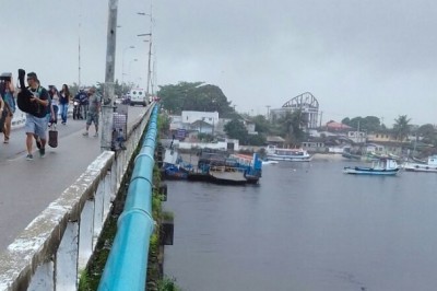 Balsa mais uma vez bate na ponte que liga continente a Ilha dos Valadares