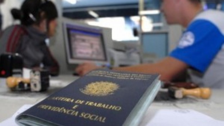 Desemprego vai a 11,8% e país tem 12 milhões de desempregados