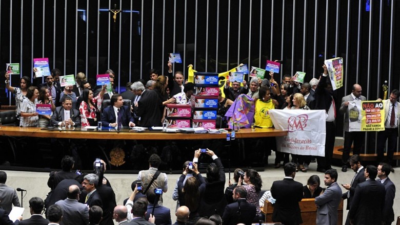 Planalto faz 359 votos e aprova ‘PEC dos gastos públicos’ na Câmara