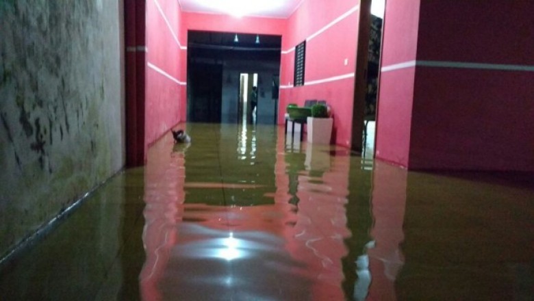 Ressaca e maré alta provocam alagamentos na região