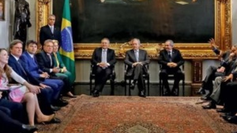 Senadores vão ganhar televisores novos de 55 e 42 polegadas