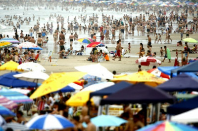 Litoral tem praias cheias e vagas quase esgotadas 