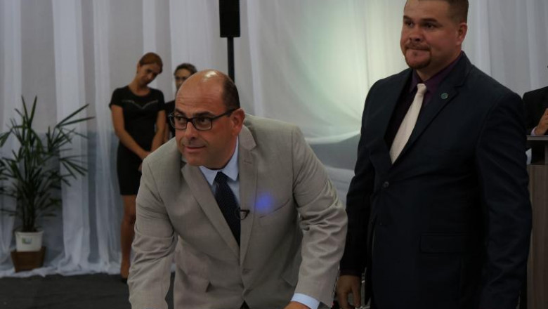 Marcelo Roque assume prefeitura e anuncia equipe de trabalho