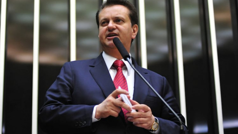 Ministro confirma que limite de dados de banda larga fixa começa em 2017