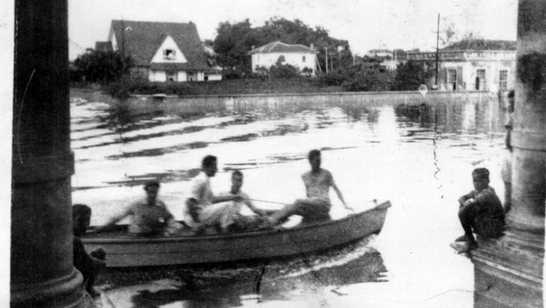 Alagamentos na frente da Estação Ferroviária é um problema antigo em Paranaguá