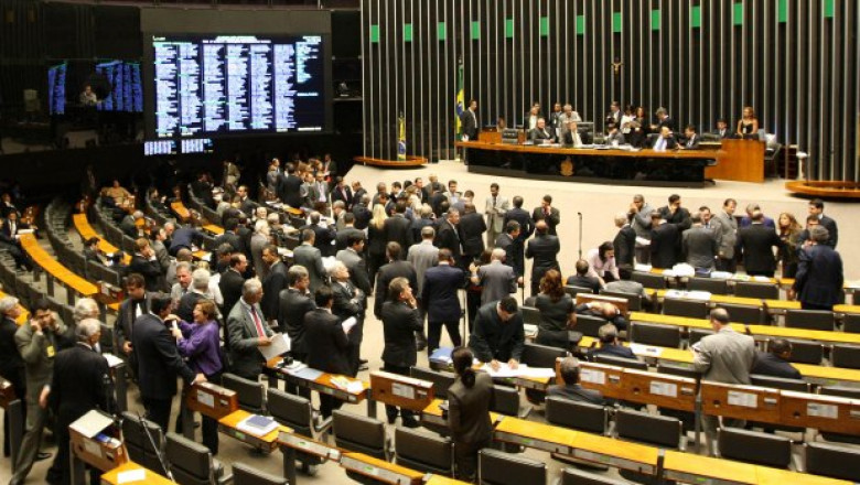 Parlamentares retornam das férias com orçamentos milionários