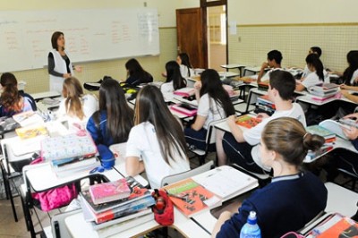 Justiça concede liminar que garante um terço de hora-atividade para professores do Estado