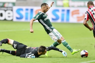 Com falha de Denis Palmeiras vence o São Paulo pelo Campeonato Paulista