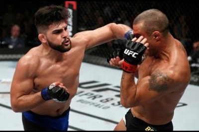 Vitor Belfort não resiste, cai duas vezes e é nocauteado por Kelvin Gastelum