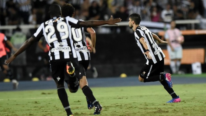 Com gol de bicicleta, Botafogo vence na estreia da fase de grupos da Libertadores