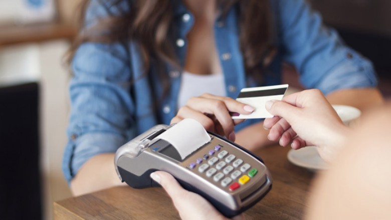 Mesmo com queda, juros do cartão de crédito ficam em 481,5% ao ano