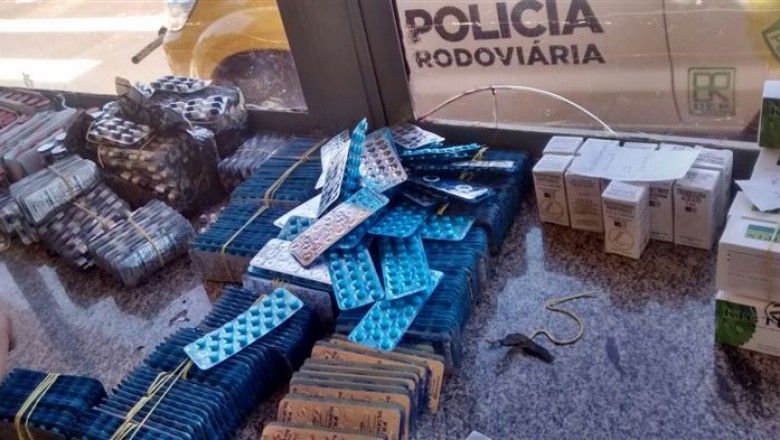 Escort é apreendido com 1,5 mil munições, remédios e relógios do Paraguai