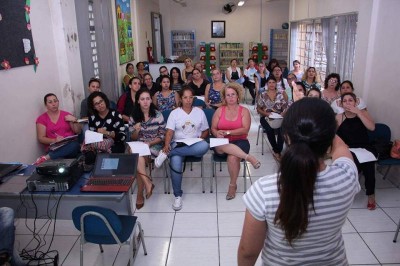 Em Paranaguá profissionais da educação municipal participam de oficina para ensino de Libras
