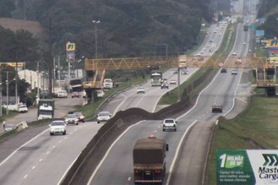 Movimento nas estradas começa a aumentar na volta de feriado; saiba qual é o horário de pico