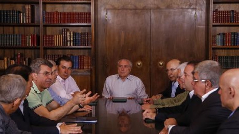 Deputados se reúnem com Temer e apostam em placar “elástico” para aprovar reforma da Previdência