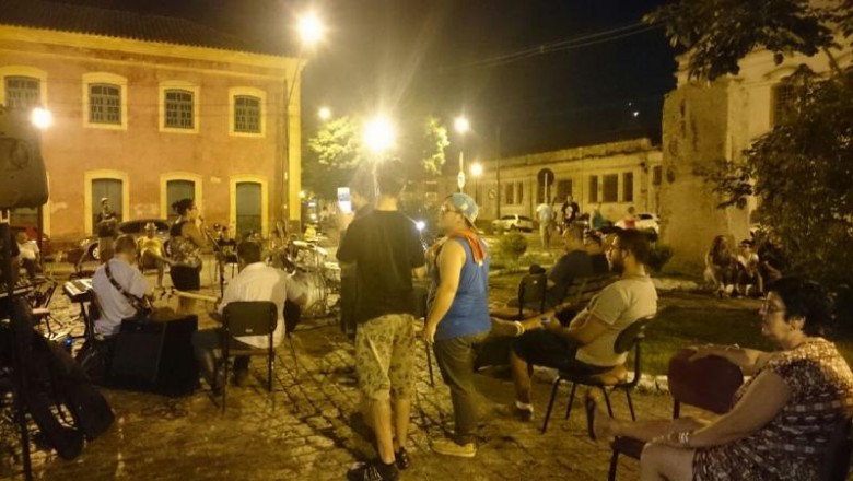 Hoje é dia de Música no Largo