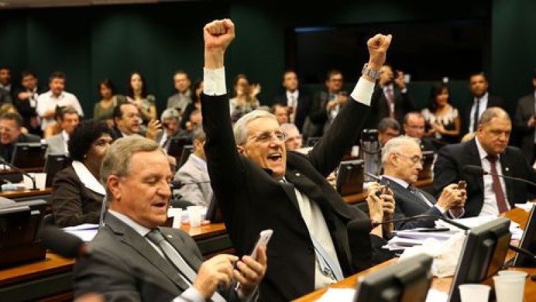 Comissão especial da Câmara aprova relatório da reforma trabalhista