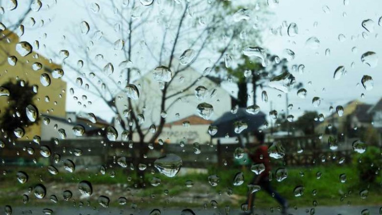 Equipes da COPEL trabalham para reconstruir rede no Paraná