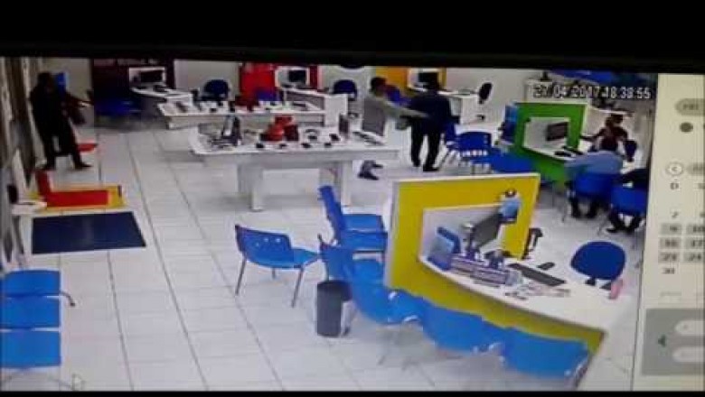 (Vídeo) Dupla rouba R$ 100 mil em celulares