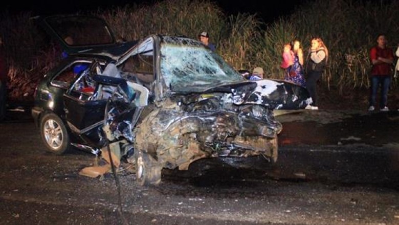 Mãe e filha morrem em colisão frontal na BR-487