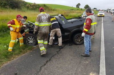Motorista de carro morre em acidente na BR-376