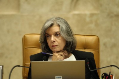 Cármen Lúcia rebate rumores de que pode assumir a Presidência