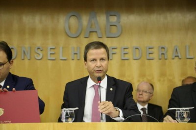 OAB decide pedir impeachment de Temer; pedido deve ir à Câmara