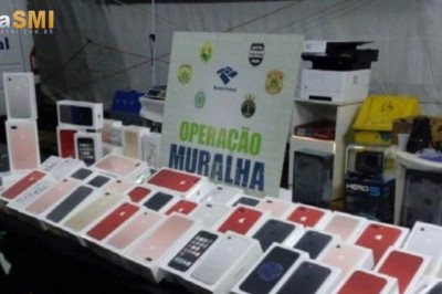 PRF apreende 75 iPhones escondidos em carga de trigo na BR-277