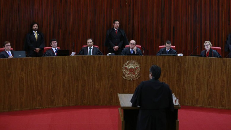 Crise política pode influenciar julgamento de Temer