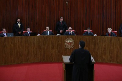 Crise política pode influenciar julgamento de Temer