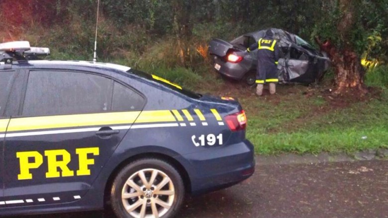 Saída de pista causa duas mortes na BR-277