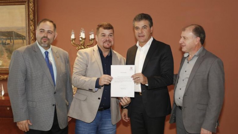 Prefeito de Paranaguá obtém verba de R$ 7 milhões para reforçar infraestrutura municipal