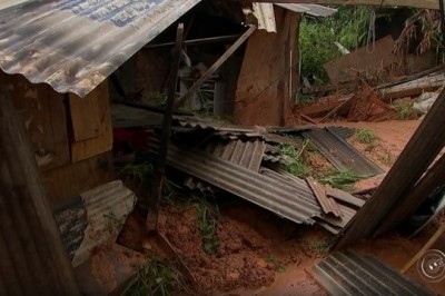 Cachorra morre soterrada após 'alertar' e salvar família de deslizamento de casa